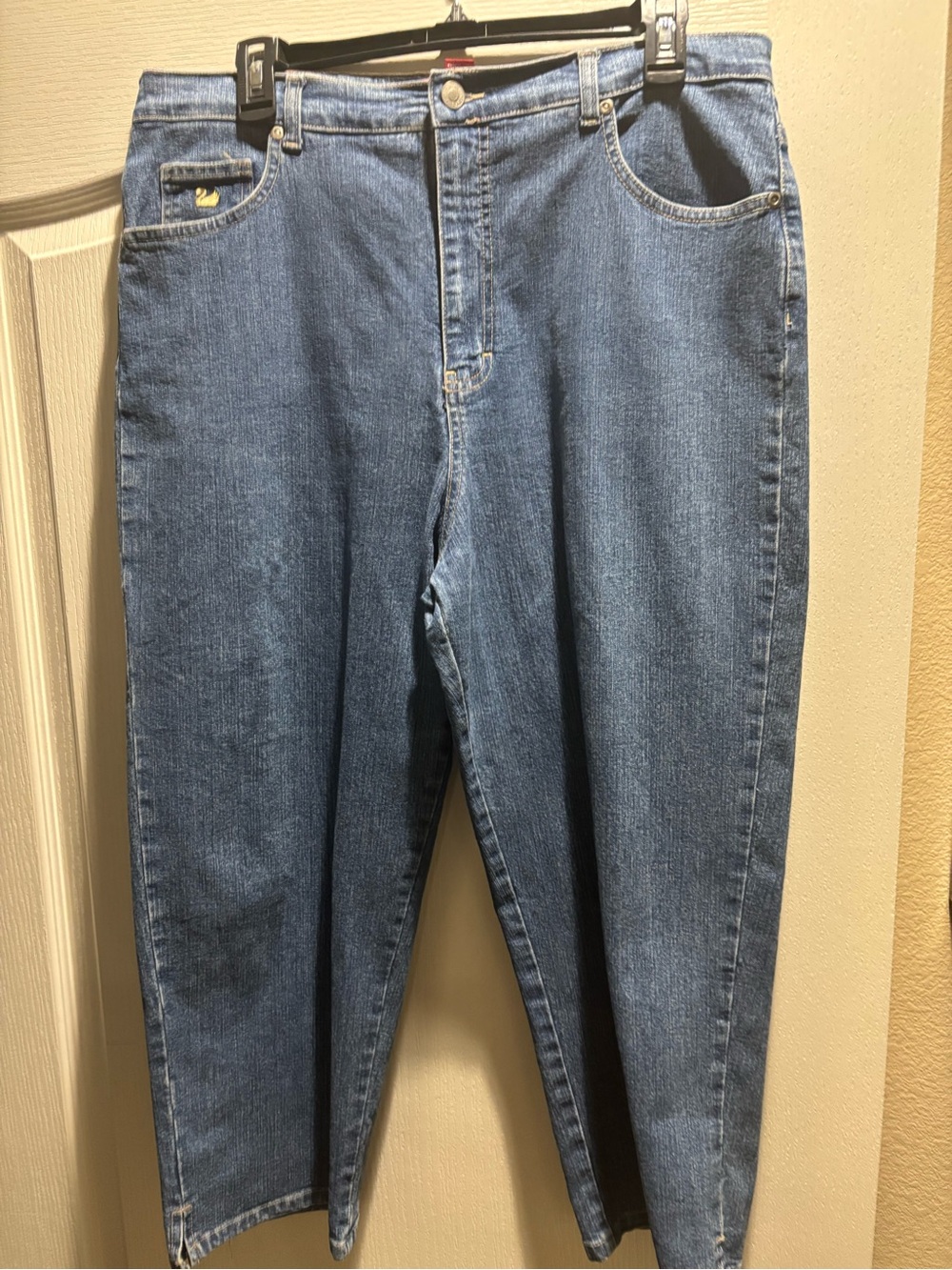 Gloria Vanderbilt Medium Blue Boyfriend Jeans